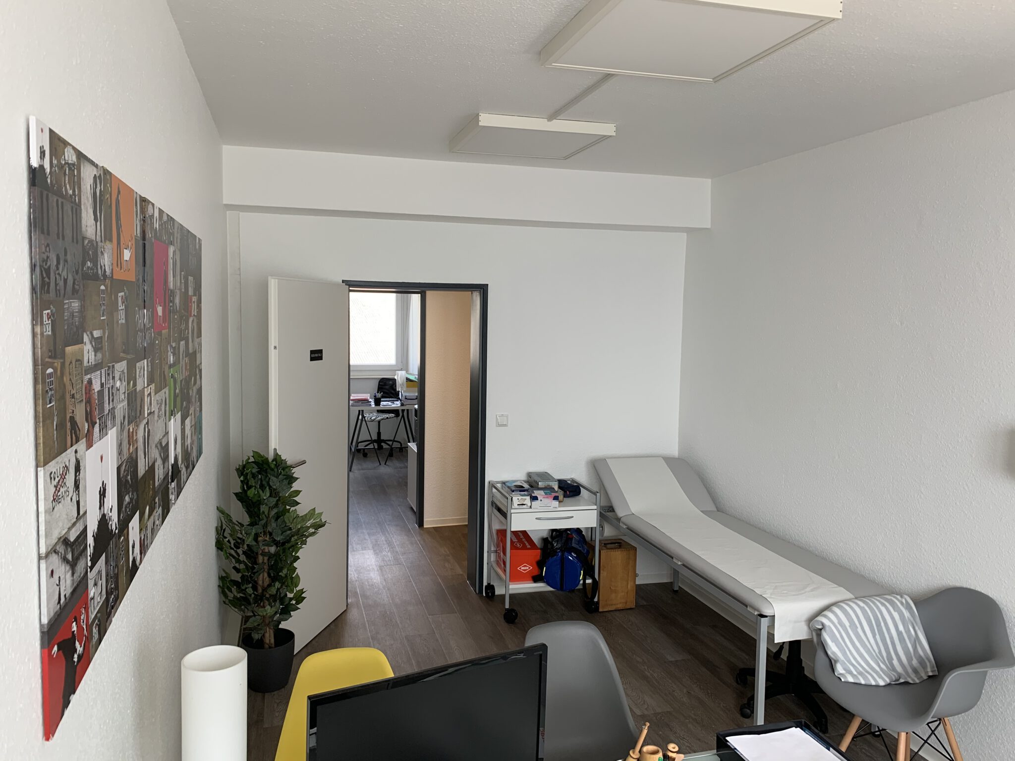 Hautarztpraxis Dr. Med. Zoltan Szabo Rezensionen Hautarzt Dr. med. Zoltan Szabo | Praxisräume